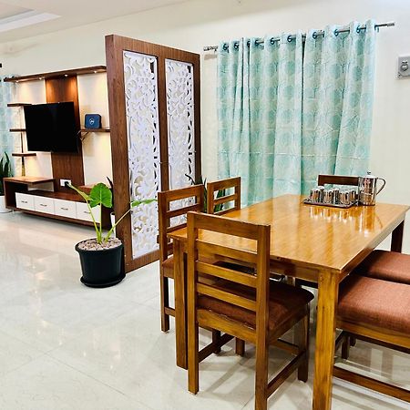 Truelife - 3Bhk Family Suites - Ps4 Pure Veg Restaurant On The Way To Balaji Temple - 2500 Sft Large Signature Apartment - Modular Kitchen - Super Fast Wifi, Smart Tv, 250 Jio Channels - Parking - Easy Access To All Temples - Top Service With Lots Of Tirupati Extérieur photo