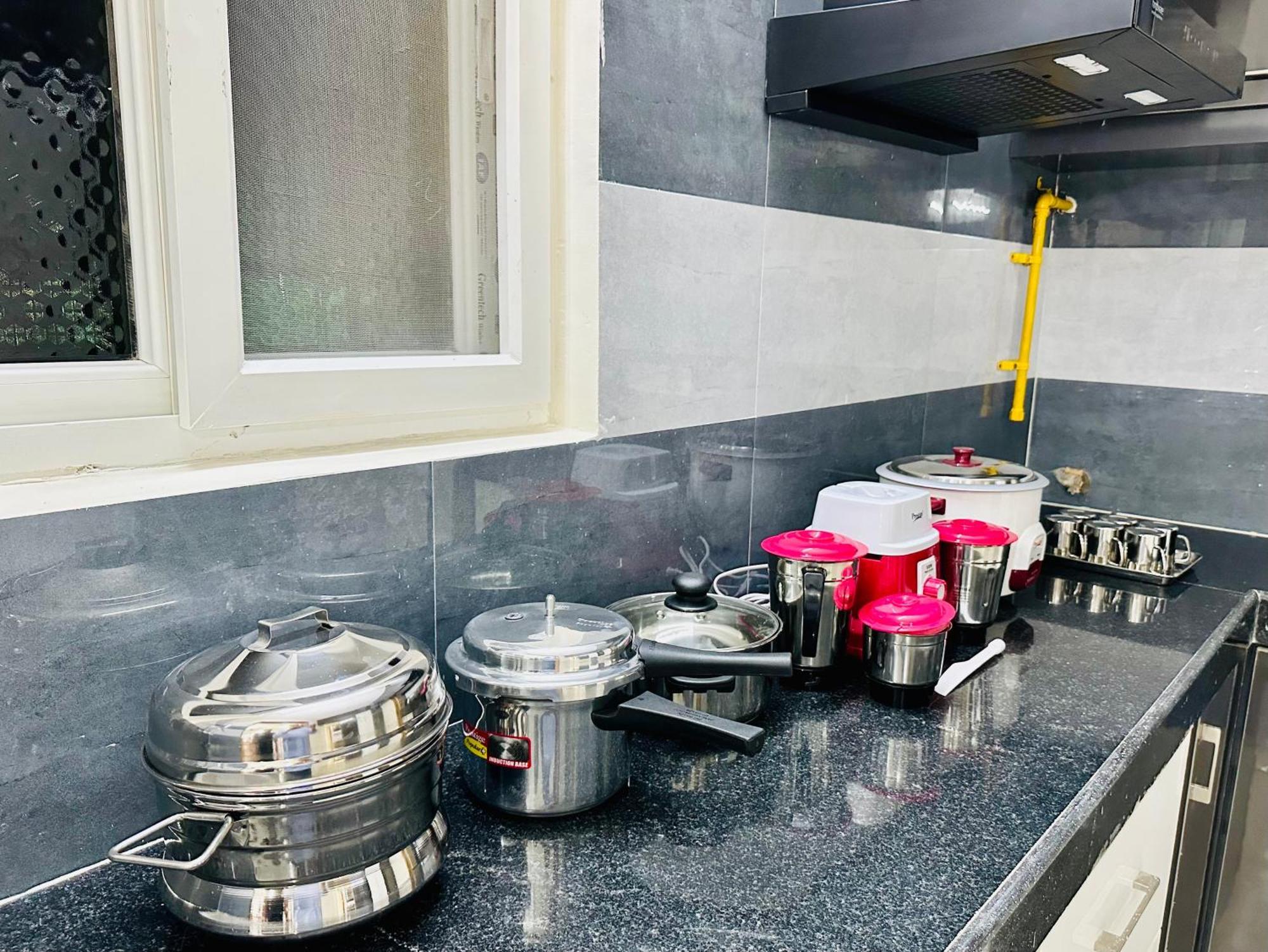 Truelife - 3Bhk Family Suites - Ps4 Pure Veg Restaurant On The Way To Balaji Temple - 2500 Sft Large Signature Apartment - Modular Kitchen - Super Fast Wifi, Smart Tv, 250 Jio Channels - Parking - Easy Access To All Temples - Top Service With Lots Of Tirupati Extérieur photo