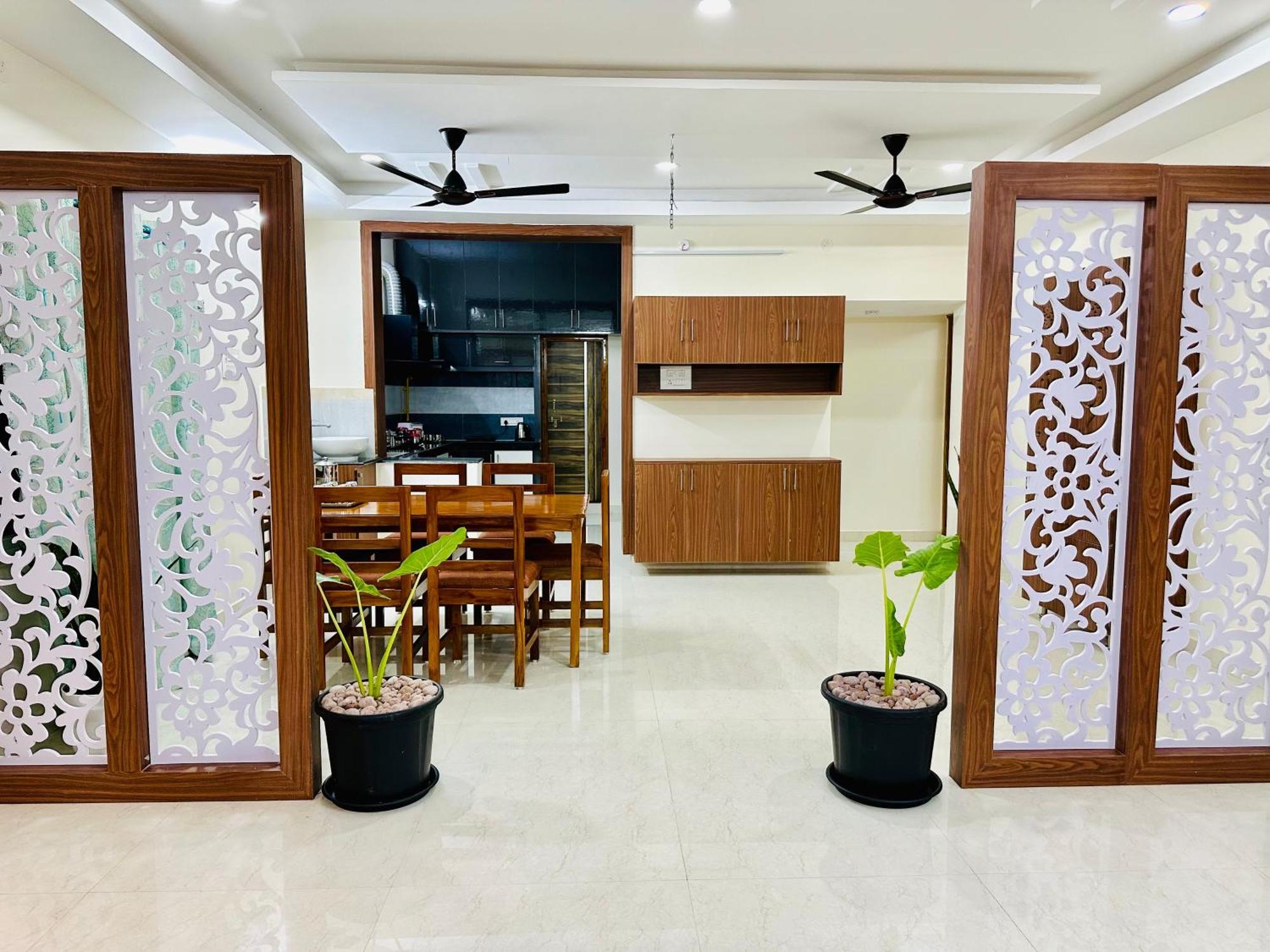 Truelife - 3Bhk Family Suites - Ps4 Pure Veg Restaurant On The Way To Balaji Temple - 2500 Sft Large Signature Apartment - Modular Kitchen - Super Fast Wifi, Smart Tv, 250 Jio Channels - Parking - Easy Access To All Temples - Top Service With Lots Of Tirupati Extérieur photo