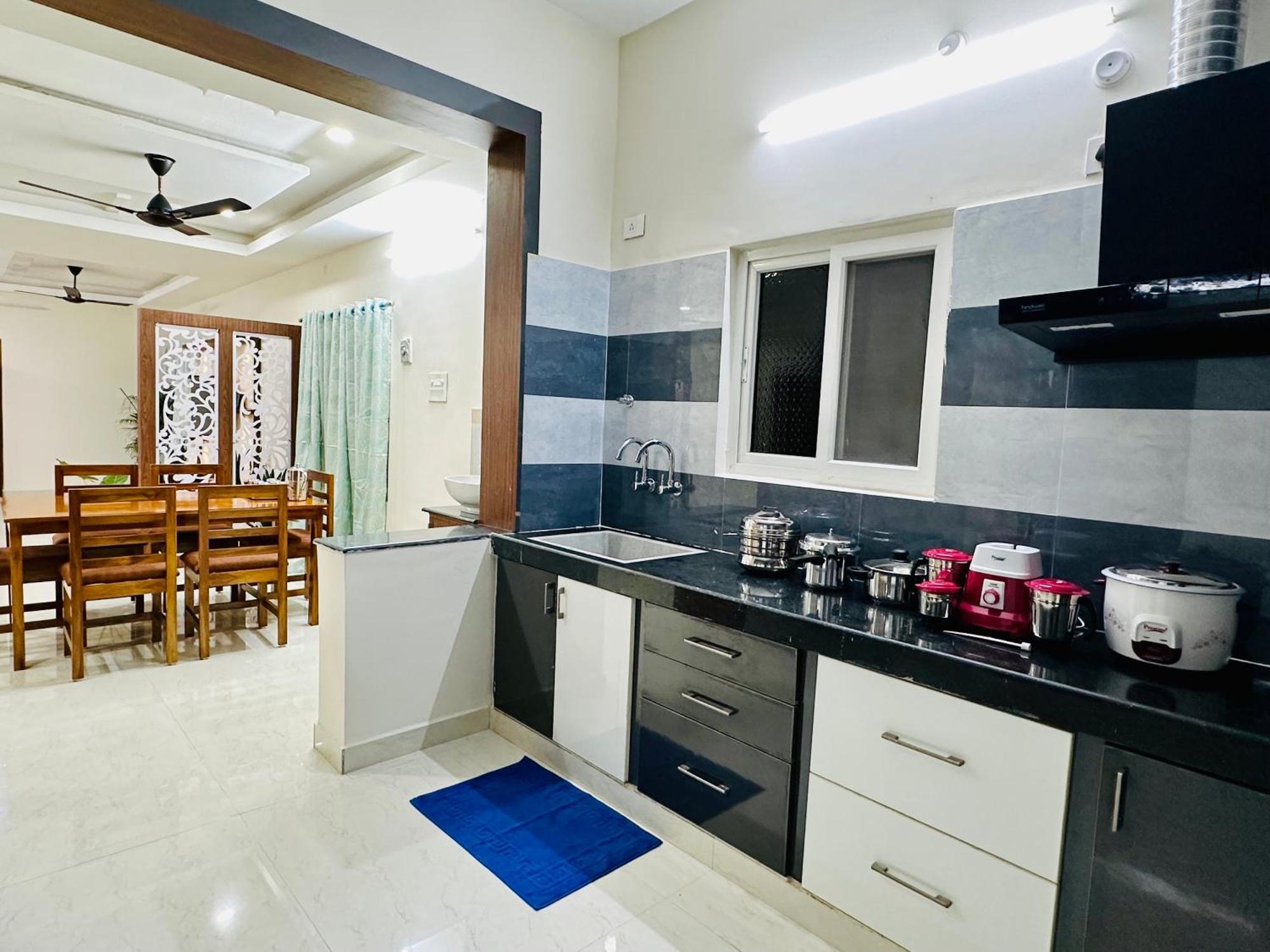 Truelife - 3Bhk Family Suites - Ps4 Pure Veg Restaurant On The Way To Balaji Temple - 2500 Sft Large Signature Apartment - Modular Kitchen - Super Fast Wifi, Smart Tv, 250 Jio Channels - Parking - Easy Access To All Temples - Top Service With Lots Of Tirupati Extérieur photo